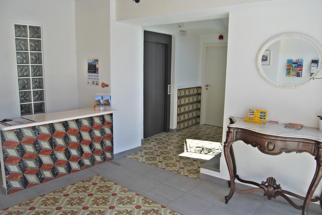 Apartaments Fonda Comerc Торроэлья-де-Монгри Экстерьер фото